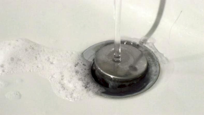 How to Remove a Bathtub Drain Stopper