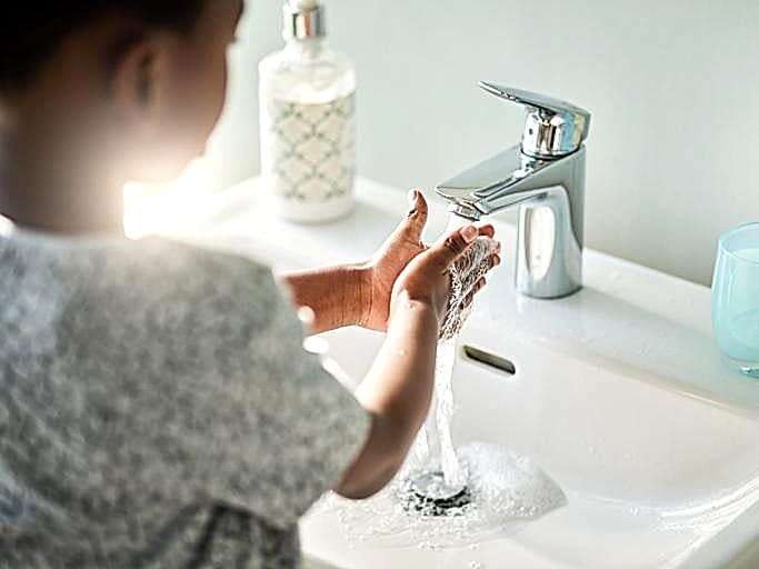 8 Handy Water Conservation Tips For The Bathroom